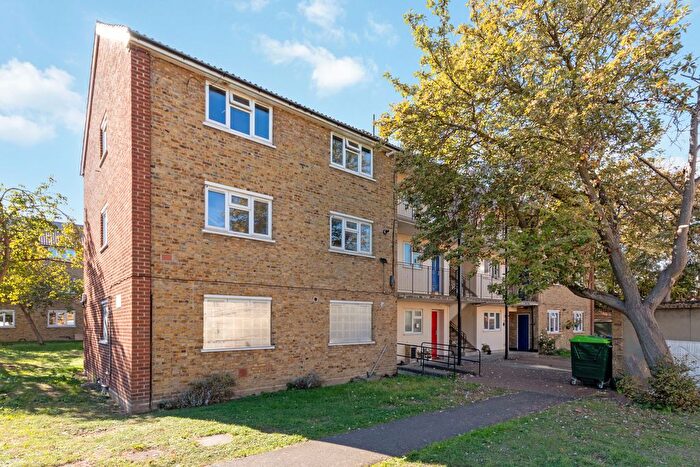 2 Bedroom Flat For Sale In Rathmell Drive, Clapham., SW4