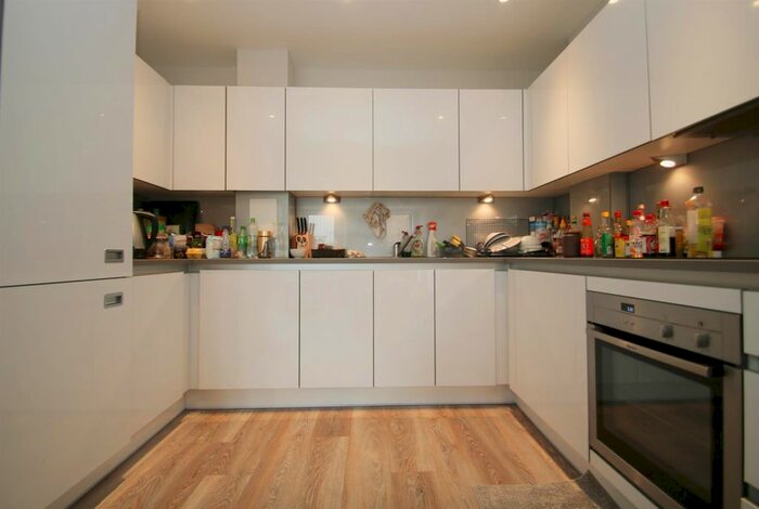 1 Bedroom Flat To Rent In -, Lower Richmond Road, Mortlake, TW9