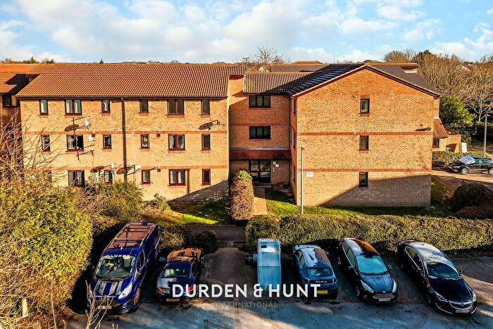 Studio To Rent In Steeple Close, Rochford, SS4