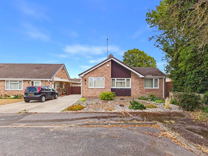 3 Bedroom Detached Bungalow For Sale In Montfort Road, Longlevens, Gloucester, GL2