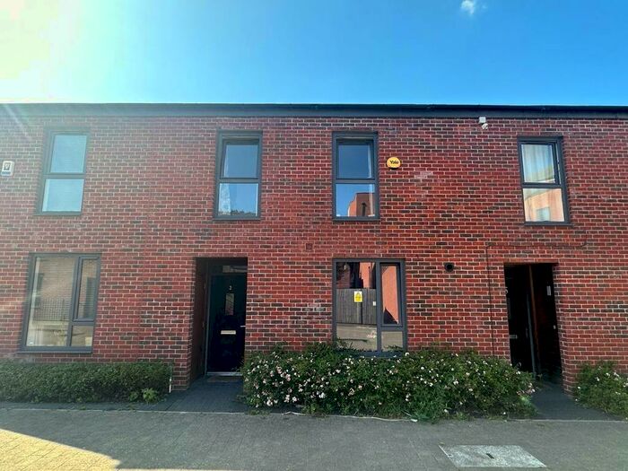 4 Bedroom House To Rent In Castle Walk, Derby, DE1