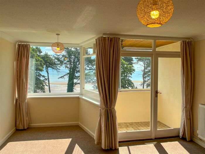2 Bedroom Flat For Sale In Gullivers Close, West Cross, Swansea, SA3