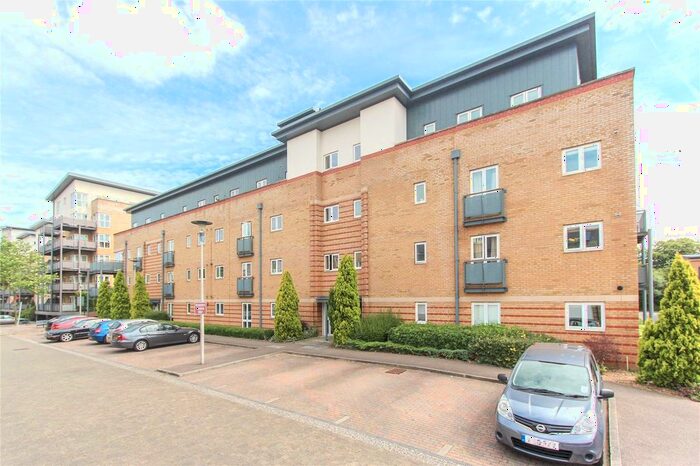2 Bedroom Flat To Rent In Manhattan Avenue, Watford, Hertfordshire, WD18