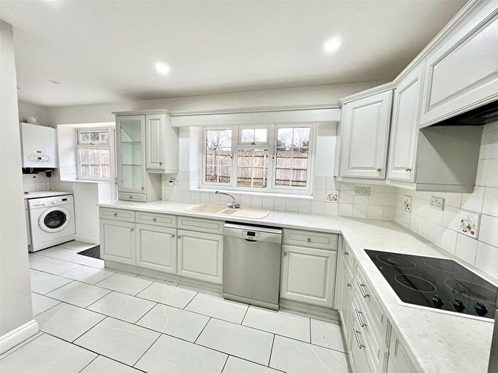 2 Bedroom Bungalow To Rent In Toms Lane, Kings Langley, Hertfordshire, WD4