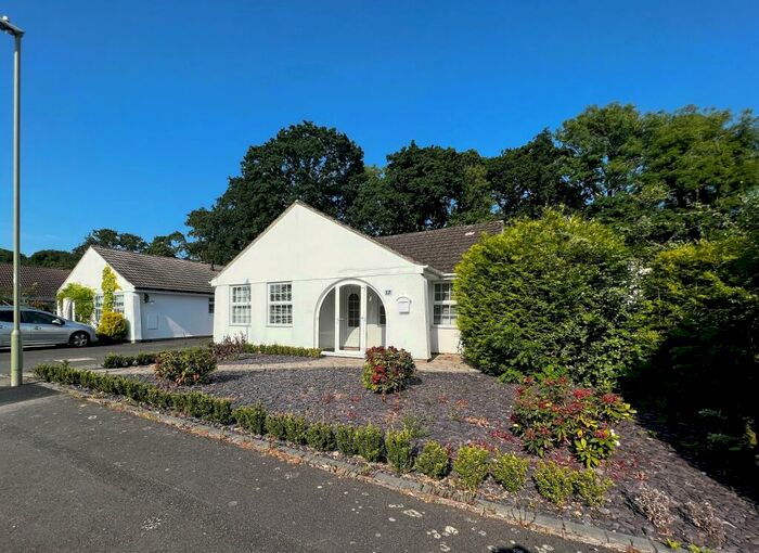 3 Bedroom Detached Bungalow To Rent In Thetchers Close, New Milton, Hampshire., BH25