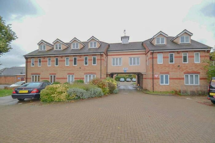 2 Bedroom Flat To Rent In Holt House, Flamstead End Road, Cheshunt, Herts, EN8