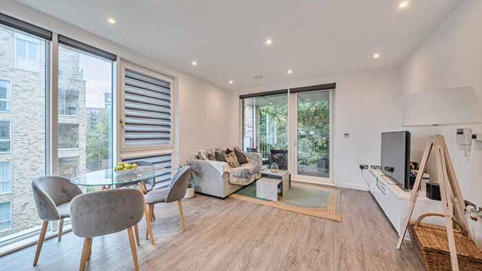 2 Bedroom Flat For Sale In Cornforth Lane, Mill Hill, NW7
