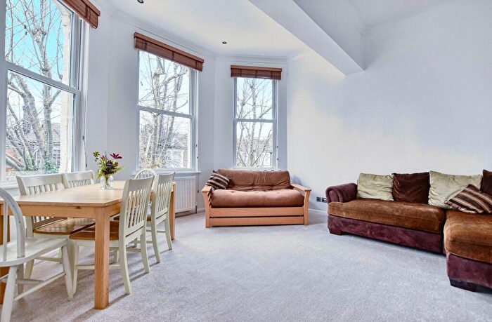 1 Bedroom Flat For Sale In Woodchurch Road, London, NW6