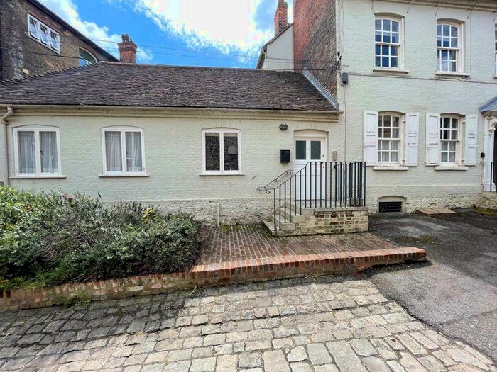 1 Bedroom Flat To Rent In Deanery Gate, Rochester, ME1