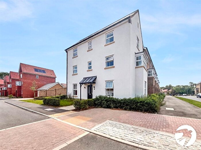 4 Bedroom Detached House To Rent In Green Horse Grove, Maidstone, Kent, ME16