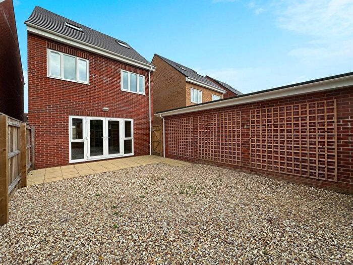4 Bedroom Detached House For Sale In Celandine Close, Weymouth, DT4
