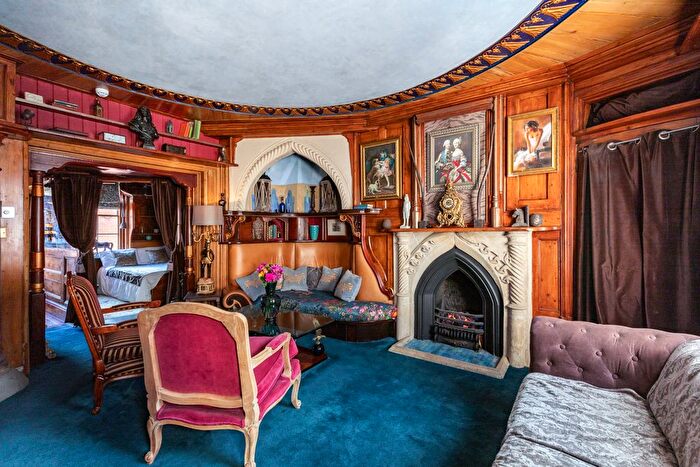 2 Bedroom Flat To Rent In Martlett Court, London, WC2B