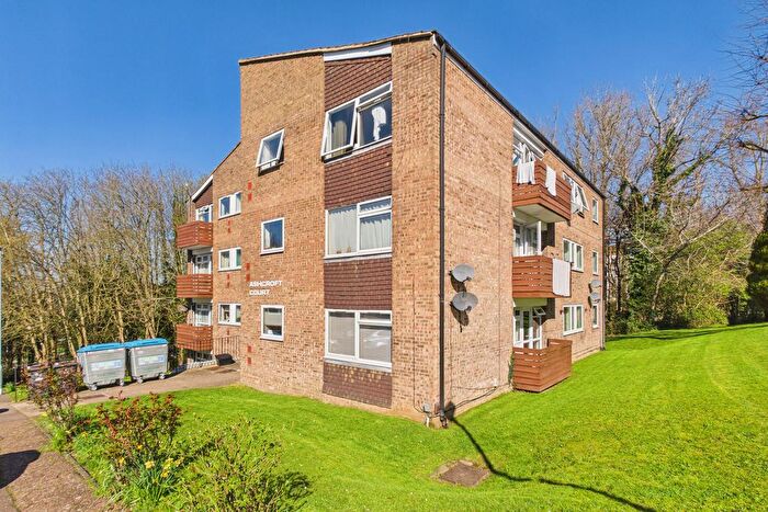 2 Bedroom Flat For Sale In Fern Drive, Hemel Hempstead, HP3