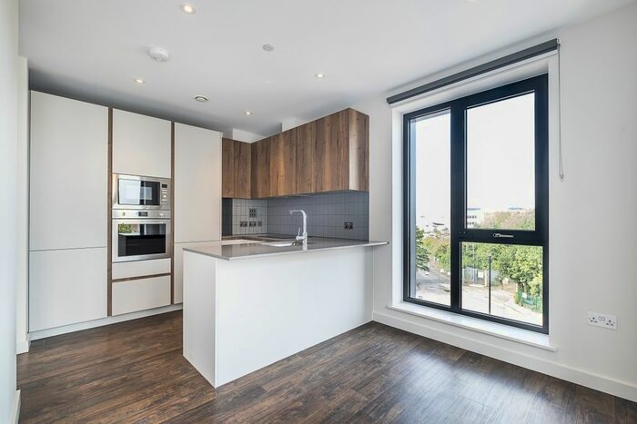 2 Bedroom Flat To Rent In Grenan Square, Greenford, UB6