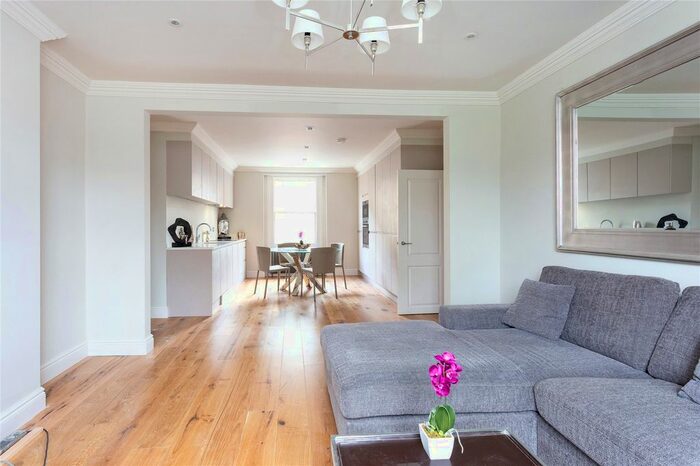 3 Bedroom Flat To Rent In Essex Road, Islington, N1