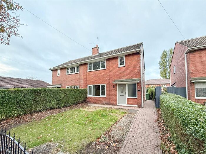 3 Bedroom Semi-Detached House For Sale In Stanfield Gardens, Gateshead, NE10