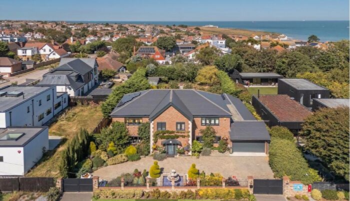 4 Bedroom Detached House For Sale In Fitzroy Avenue, Broadstairs, CT10