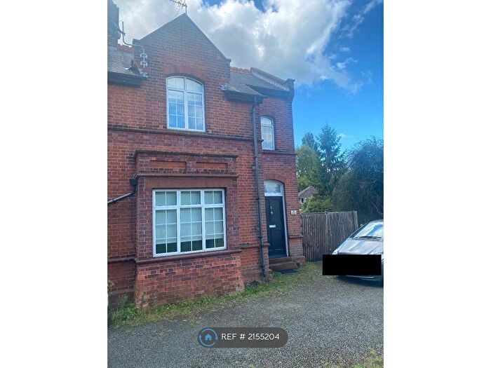 4 Bedroom Semi-Detached House To Rent In Waterboard Cottages, Staines, TW18