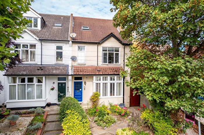 3 Bedroom Flat For Sale In Blenheim Crescent, South Croydon, CR2
