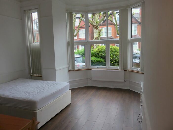 Studio To Rent In Princes Avenue, Muswell Hill, London N10