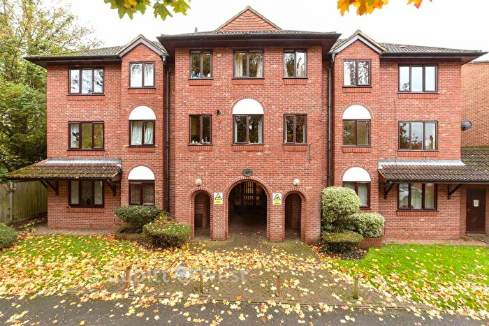 1 Bedroom Flat For Sale In Belmont Road, Leatherhead, Surrey, KT22