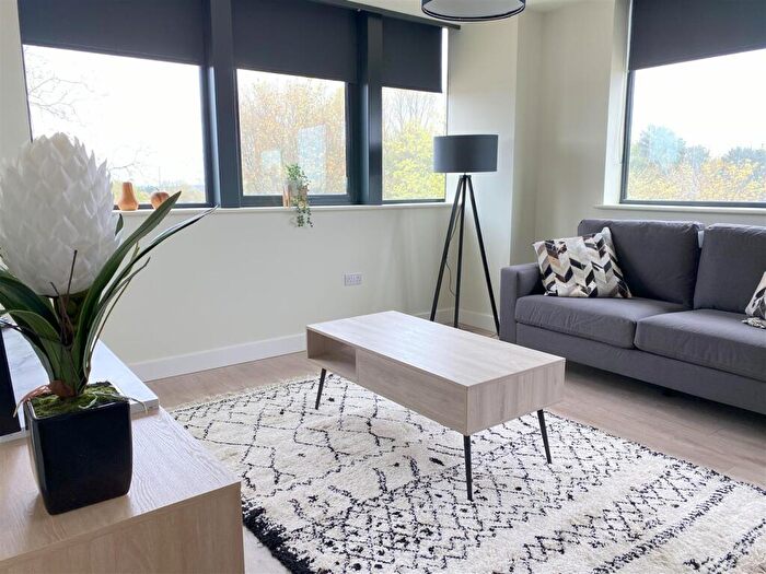 2 Bedroom Flat To Rent In Birmingham Road, West Bromwich, B70