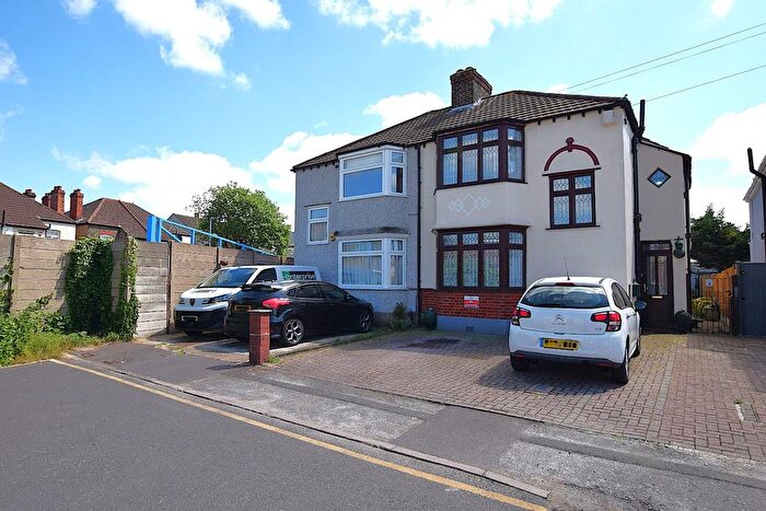 3 Bedroom End Of Terrace House To Rent In Lessington Avenue, Romford, RM7