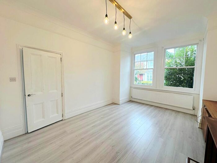 2 Bedroom Apartment To Rent In Sylvan Avenue, Wood Green, N22