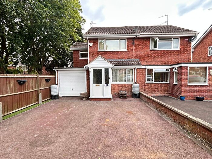 3 Bedroom Semi Detached House For Sale In Cowper Close, Warwick, Warwickshire, CV34