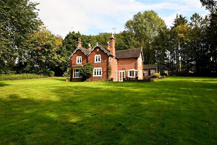 4 Bedroom Detached House For Sale In Lawnbank House, Wychnor, DE13