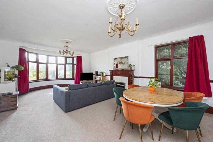6 Bedroom Property To Rent In Links Road, Findon Valley, Worthing, BN14