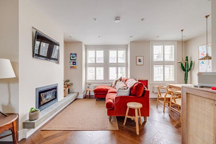 3 Bedroom Maisonette For Sale In Wardo Avenue, Fulham, SW6