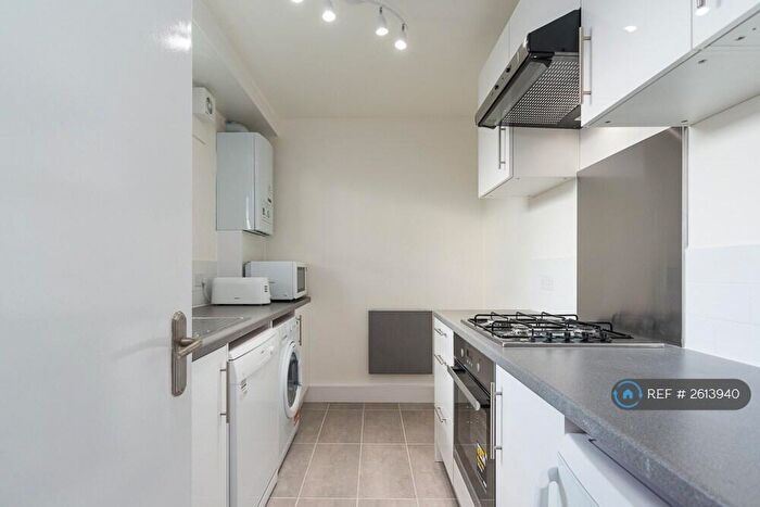 1 Bedroom Flat To Rent In Hood Court, London, N7
