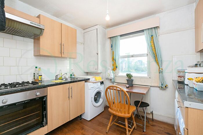 2 Bedroom Flat To Rent In Garratt Lane, London, SW17