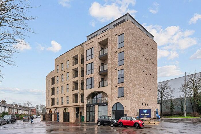 2 Bedroom Flat To Rent In Station Road, London, SW19