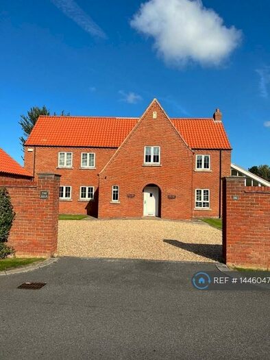 4 Bedroom Detached House To Rent In Golf Course Lane, Grimsby, DN37