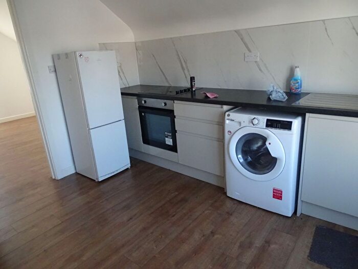 2 Bedroom Flat To Rent In Western Road, Southall, UB2