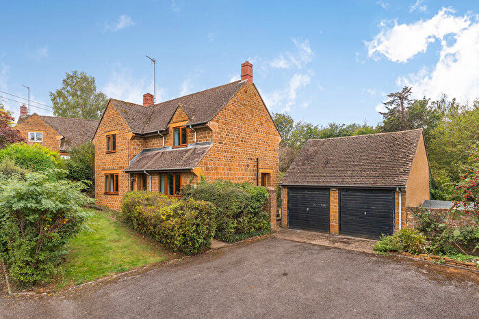 3 Bedroom Detached House For Sale In Rock Close, Barford St. Michael, OX15