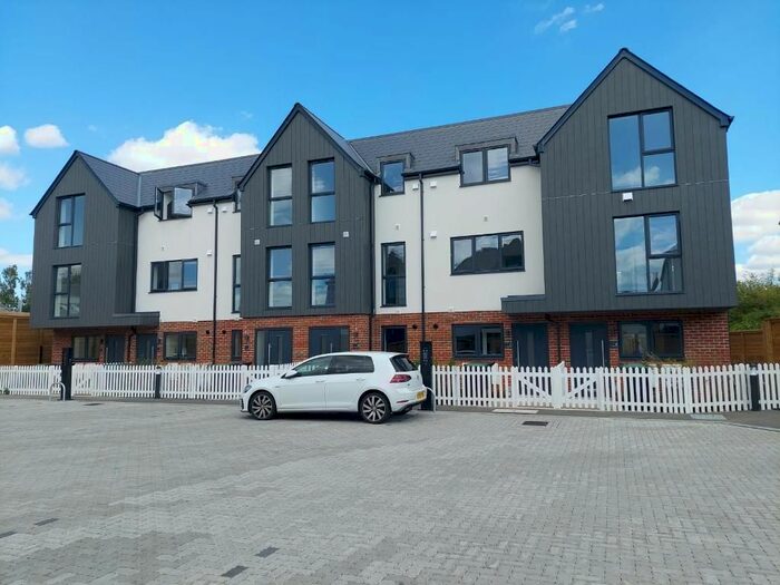 4 Bedroom Terraced House To Rent In Castle Mews, Priory Road, Tonbridge, Kent, TN9