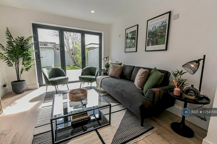 4 Bedroom Detached House To Rent In Queens Road, Poole, BH14