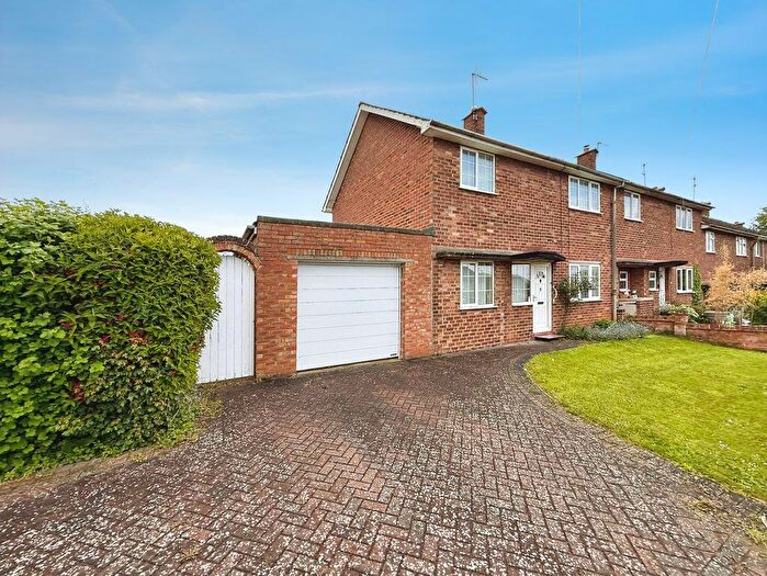 3 Bedroom Semi Detached House For Sale In Goldsmith Road, Grantham, NG31