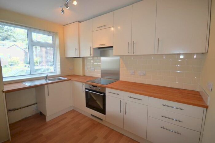 2 Bedroom Flat To Rent In Courtlands Crescent, Banstead SM7