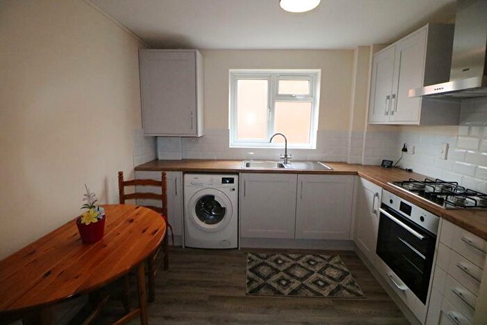 2 Bedroom Flat To Rent In Parkside Court, Wood Green, N22