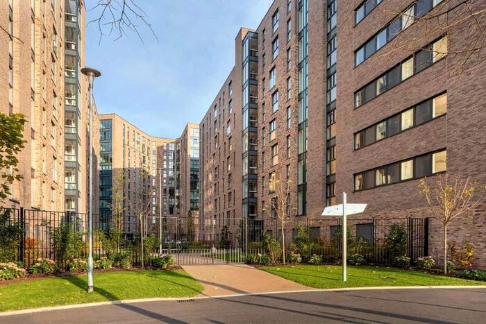 2 Bedroom Flat To Rent In Ariel Apartments, Ottinger Close, Salford, M50