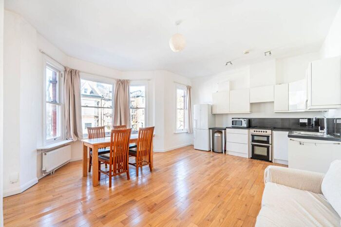 2 Bedroom Flat For Sale In Lime Grove, Shepherd's Bush, London, W12