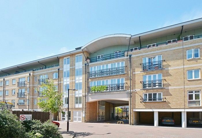 2 Bedroom Flat For Sale In Locksons Close, Bow, E14