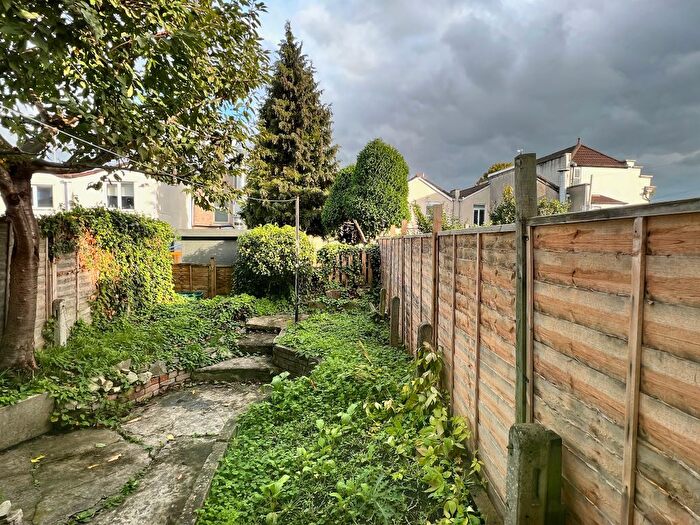 3 Bedroom Terraced House To Rent In Oak Road, Bristol, BS7