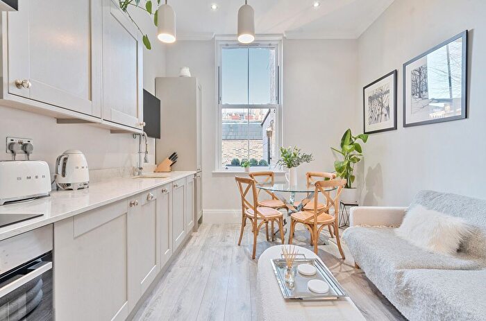 2 Bedroom Flat For Sale In Finborough Road, London, SW10