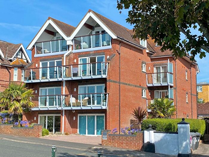 3 Bedroom Flat For Sale In The View, Alumhurst Road, Alum Chine, BH4
