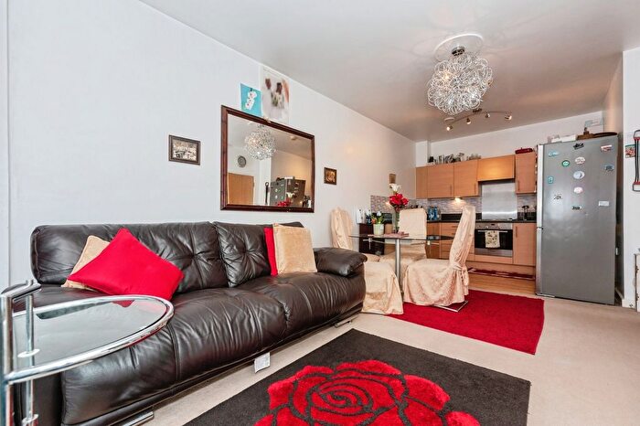 2 Bedroom Flat For Sale In Clovelly Place, Greenhithe, Kent, DA9